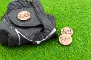 Handgefertigter Golf Ballmarker aus Holz